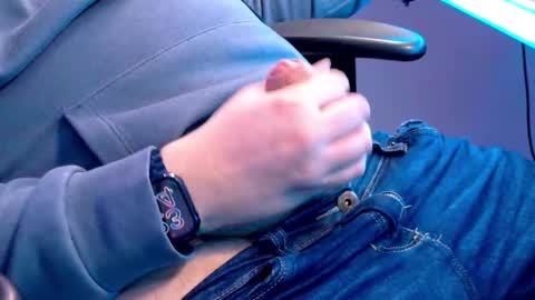 Snapshot of sexonme1982 chatting on 02.22.25 Masturbateforyou online show from 02.22.25