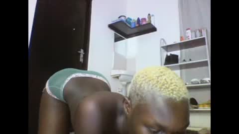 sexqueen02 online show from 03.05.25