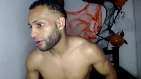 Snapshot of sexseason777 chatting on 10.25.25 STIIV G online show from 10.25.25