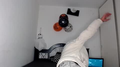 Snapshot of sexseason777 chatting on 10.27.25 STIIV G online show from 10.27.25