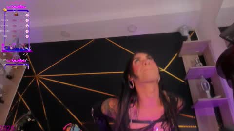 Snapshot of sexwildlatin chatting on 10.09.25 Tifanny Benitez online show from 10.09.25