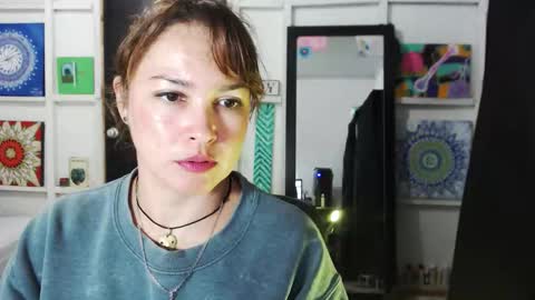 Snapshot of sexwwoman chatting on 10.27.25 CHIARA online show from 10.27.25