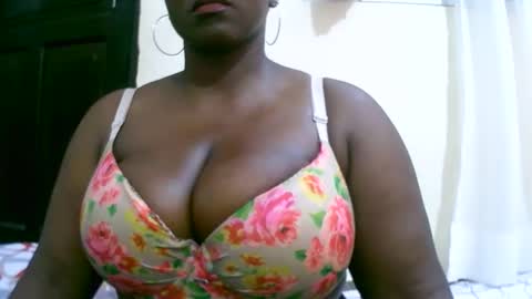 Snapshot of sexxi_ebony chatting on 09.10.25 sexxi_ebony online show from 09.10.25