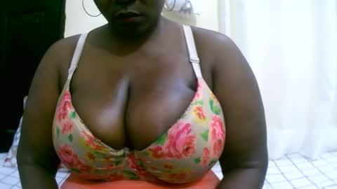 Snapshot of sexxi_ebony chatting on 09.14.25 sexxi_ebony online show from 09.14.25