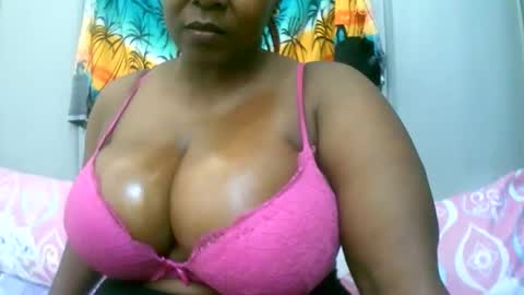Snapshot of sexxi_ebony chatting on 02.01.26 sexxi_ebony online show from 02.01.26
