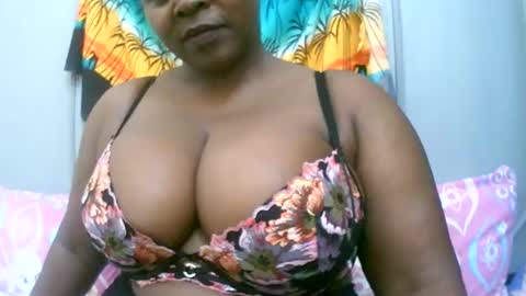 Snapshot of sexxi_ebony chatting on 02.14.26 sexxi_ebony online show from 02.14.26