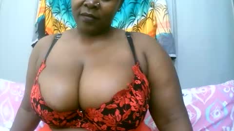 Snapshot of sexxi_ebony chatting on 02.15.26 sexxi_ebony online show from 02.15.26