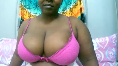 Snapshot of sexxi_ebony chatting on 02.18.26 sexxi_ebony online show from 02.18.26