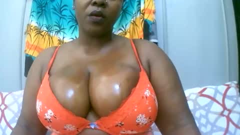 Snapshot of sexxi_ebony chatting on 02.25.26 sexxi_ebony online show from 02.25.26