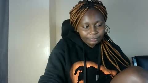 Snapshot of sexxy_amira chatting on 10.12.25 sexxy_amira online show from 10.12.25