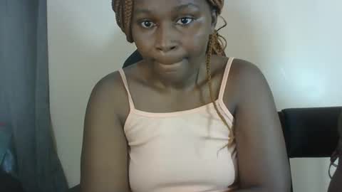 Snapshot of sexxy_amira chatting on 10.13.25 sexxy_amira online show from 10.13.25