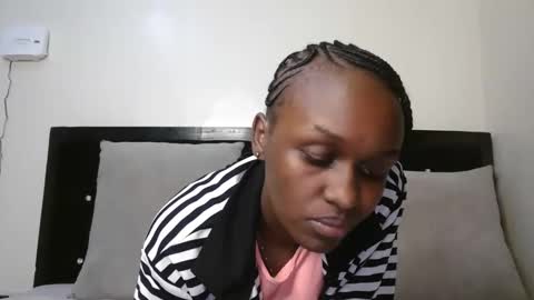 Snapshot of sexxymaya25 chatting on 10.12.25 maya online show from 10.12.25