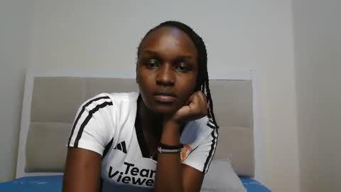 Snapshot of sexxymaya25 chatting on 10.19.25 maya online show from 10.19.25