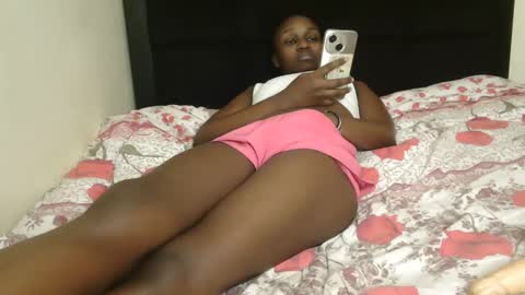 Snapshot of sexxymaya25 chatting on 12.01.25 maya online show from 12.01.25