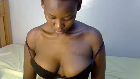 sexxyvee224 online show from 10.18.25