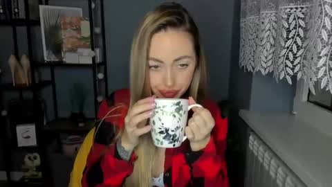 C o r a l i e online show from 12.24.24