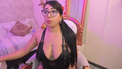  C R I S T A L  online show from 02.28.25