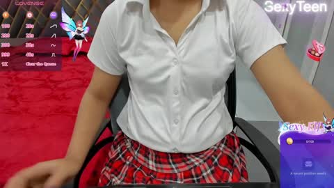 Snapshot of sexy_doll_1_ chatting on 02.02.25 Sexydoll online show from 02.02.25