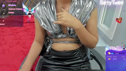 Snapshot of sexy_doll_1_ chatting on 02.04.25 Sexydoll online show from 02.04.25