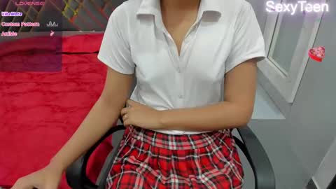 Snapshot of sexy_doll_1_ chatting on 02.10.25 Sexydoll online show from 02.10.25