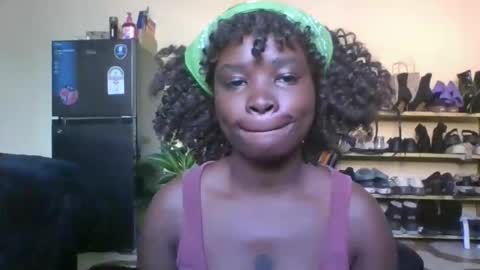 Snapshot of sexy_ebony_princess chatting on 09.17.25 Trina online show from 09.17.25