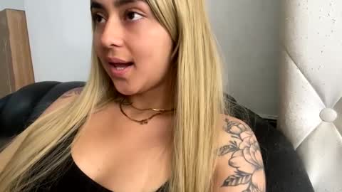 Snapshot of sexy_foxx_ chatting on 02.07.25 Antonella online show from 02.07.25