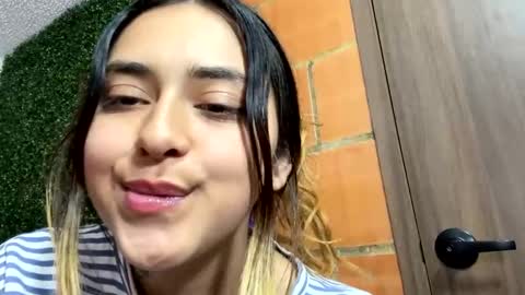 Snapshot of sexy_foxx_ chatting on 02.10.25 Antonella online show from 02.10.25