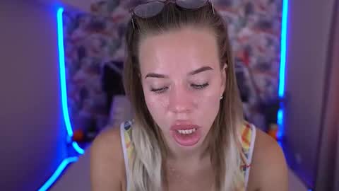 Snapshot of sexy_ira chatting on 10.24.25 Ira online show from 10.24.25