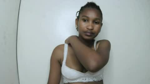 Snapshot of sexy_joyline chatting on 06.19.26 joy online show from 06.19.26