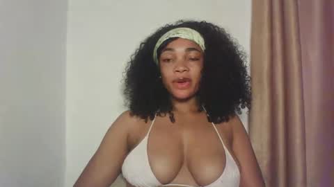 Snapshot of sexy_kitty881 chatting on 09.30.25 Sexy kitty881 online show from 09.30.25