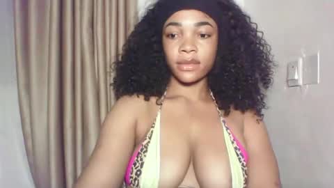 Snapshot of sexy_kitty881 chatting on 10.17.25 Sexy kitty881 online show from 10.17.25