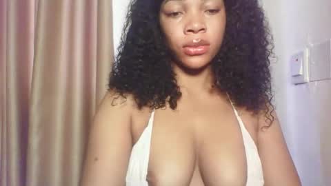 Snapshot of sexy_kitty881 chatting on 10.26.25 Sexy kitty881 online show from 10.26.25