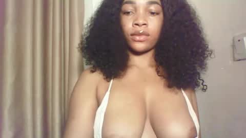 Snapshot of sexy_kitty881 chatting on 10.29.25 Sexy kitty881 online show from 10.29.25