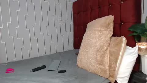 Snapshot of sexy_larisa chatting on 02.07.25 larisa online show from 02.07.25