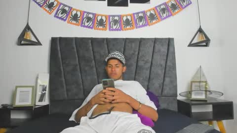 Snapshot of sexy_latin_cum chatting on 10.24.25 sexy_latin_cum online show from 10.24.25