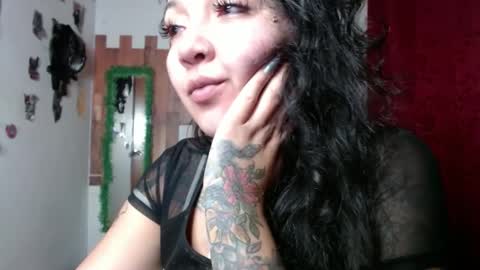 Snapshot of sexy_lolas chatting on 01.18.25 sexy lolas online show from 01.18.25