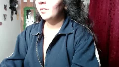 Snapshot of sexy_lolas chatting on 01.21.25 sexy lolas online show from 01.21.25