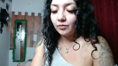 Snapshot of sexy_lolas chatting on 02.04.25 sexy lolas online show from 02.04.25