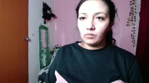 Snapshot of sexy_lolas chatting on 02.21.25 sexy lolas online show from 02.21.25