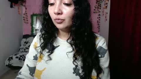 Snapshot of sexy_lolas chatting on 02.25.25 sexy lolas online show from 02.25.25