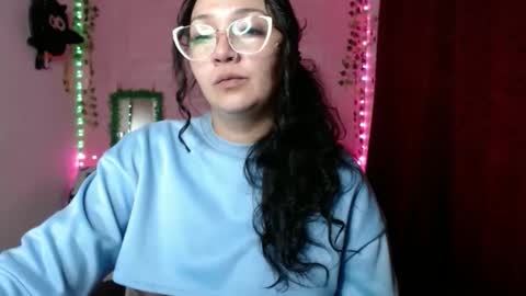 Snapshot of sexy_lolas chatting on 02.26.25 sexy lolas online show from 02.26.25