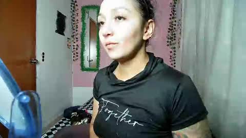 Snapshot of sexy_lolas chatting on 09.13.25 sexy lolas online show from 09.13.25