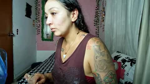 Snapshot of sexy_lolas chatting on 09.15.25 sexy lolas online show from 09.15.25