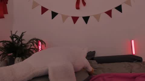 Ellie Mia online show from 01.08.25