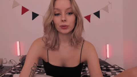 Ellie Mia online show from 01.13.25