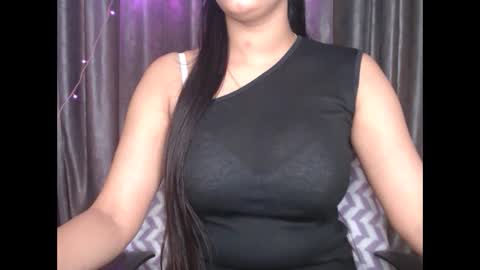 Snapshot of sexy_myra18 chatting on 02.12.25 myra online show from 02.12.25