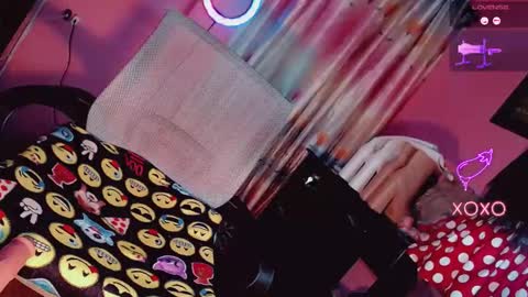 Snapshot of sexy_mysterious_dirty_girl chatting on 09.25.25 queen online show from 09.25.25