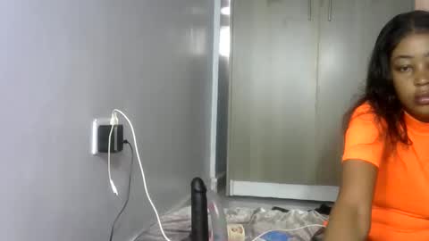 Snapshot of sexy_pigeon chatting on 06.11.26 sexy pigeon online show from 06.11.26