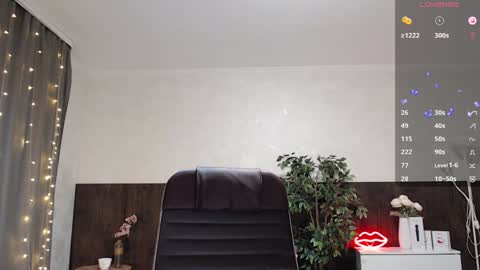 Snapshot of sexy_red_foxx chatting on 12.04.24 Annie - Your Dream Girl online show from 12.04.24