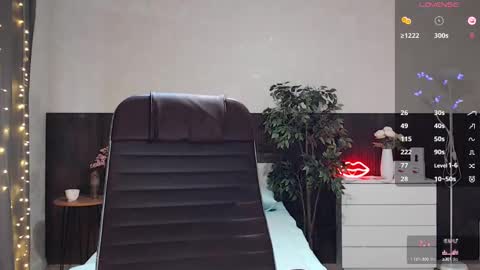 Snapshot of sexy_red_foxx chatting on 02.11.25 Annie - Your Dream Girl online show from 02.11.25